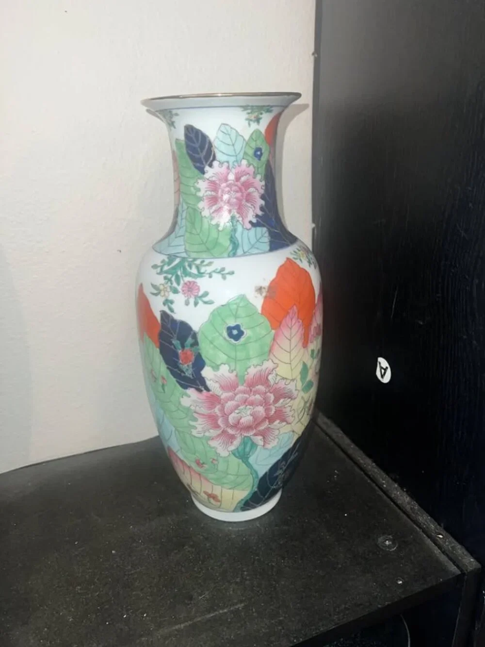 Vintage Chinese Tobacco Leaf Pattern Porcelain vase with Colorful floral design
